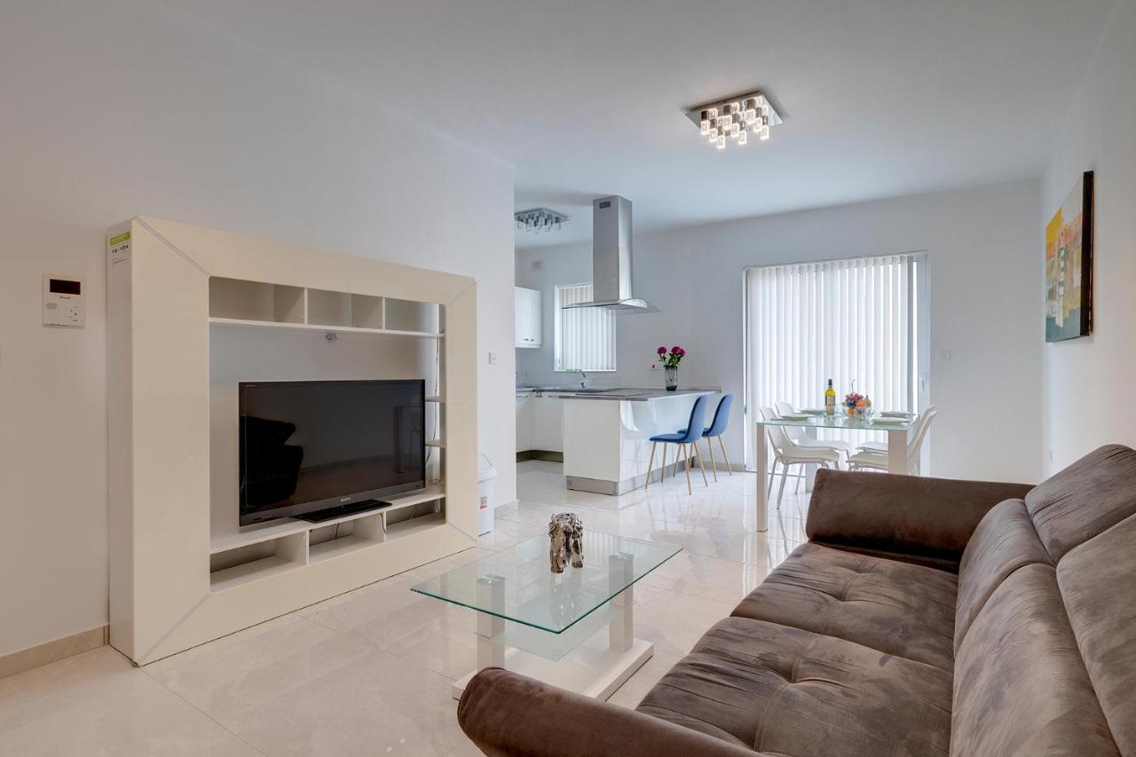 Spacious Apartment Steps To The Promenade สลีมา ภายนอก รูปภาพ